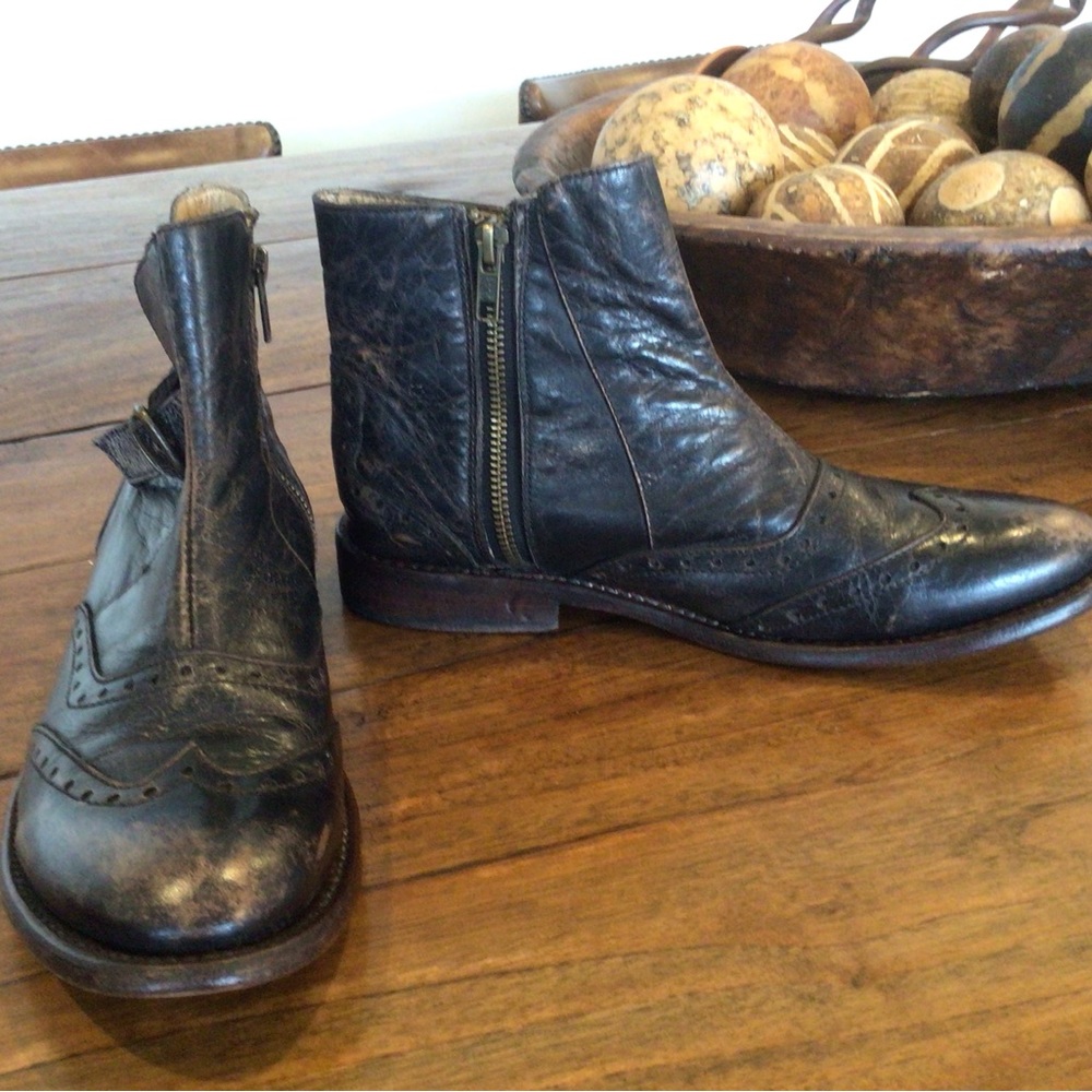 BED/STÜ boots.